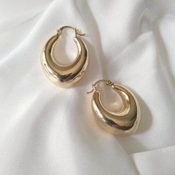 Sculptural Heart Shape Oval Hoop Earrings - Picture 6 of 12